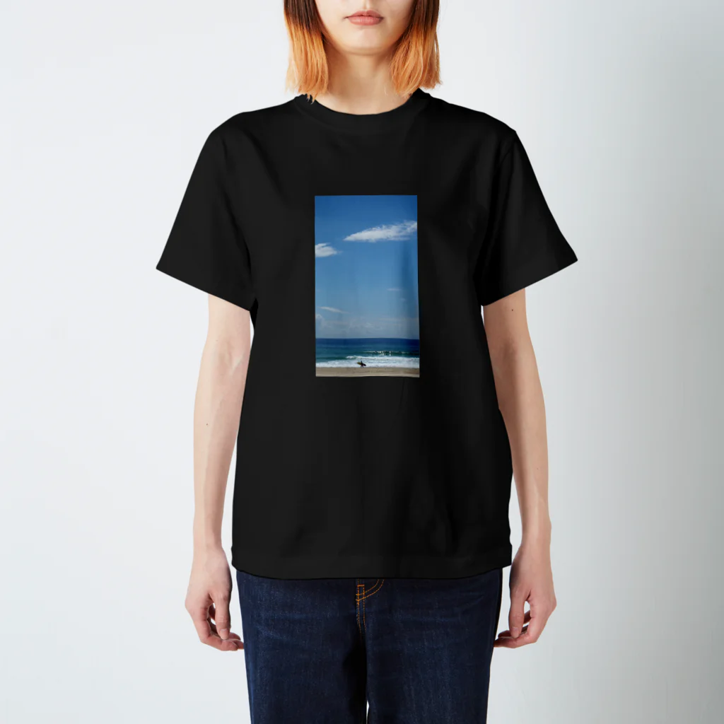 Aya KのGold Coast beach Regular Fit T-Shirt