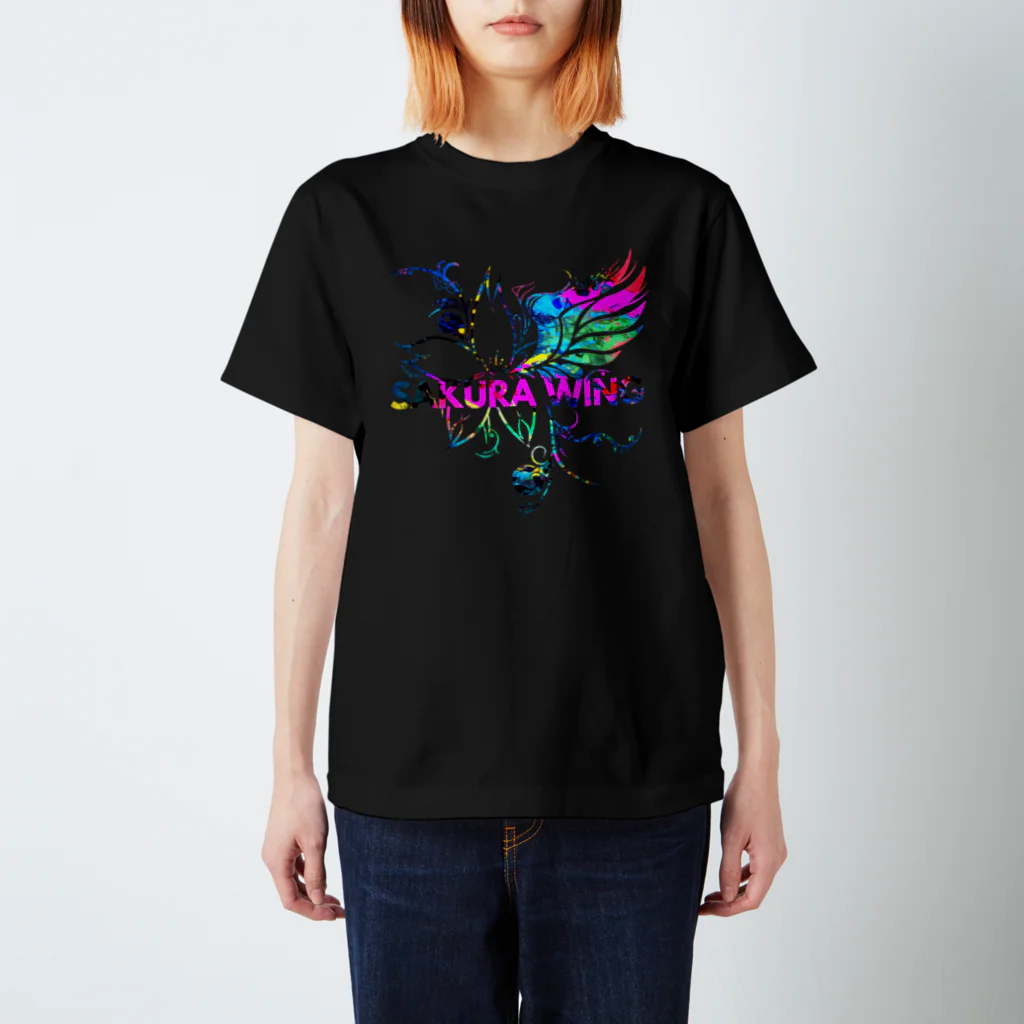 SAKURA WING LLC.のSAKURA WINGロゴ カラフル Regular Fit T-Shirt