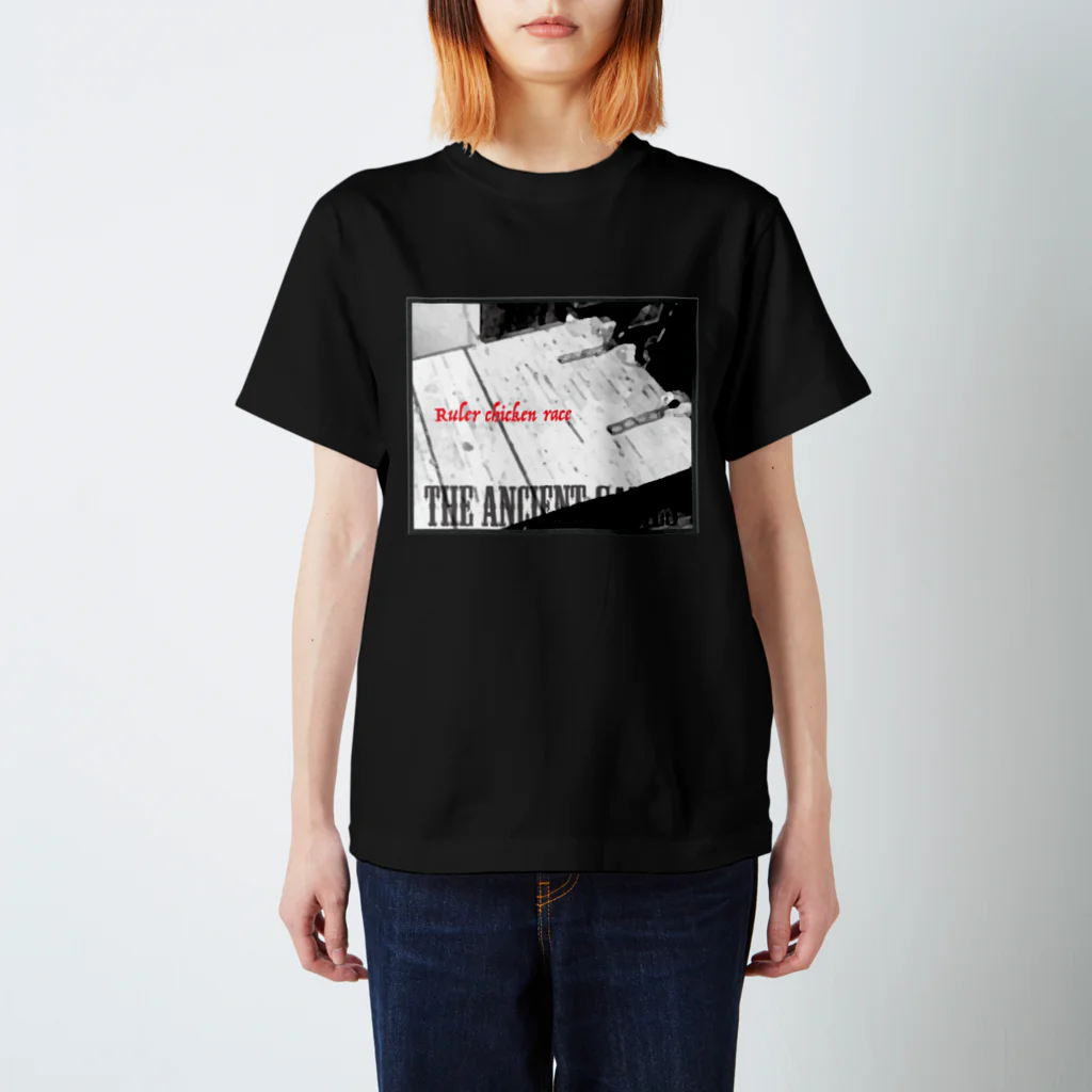 アクシズちゃん公式ショップの定規チキンレースTシャツ Regular Fit T-Shirt