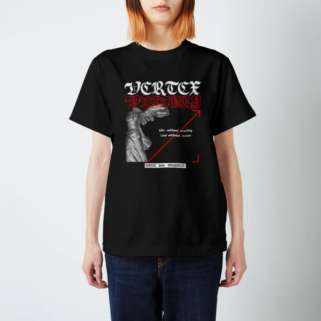 UNEQUALED/VERTEXの勝利の女神 Regular Fit T-Shirt