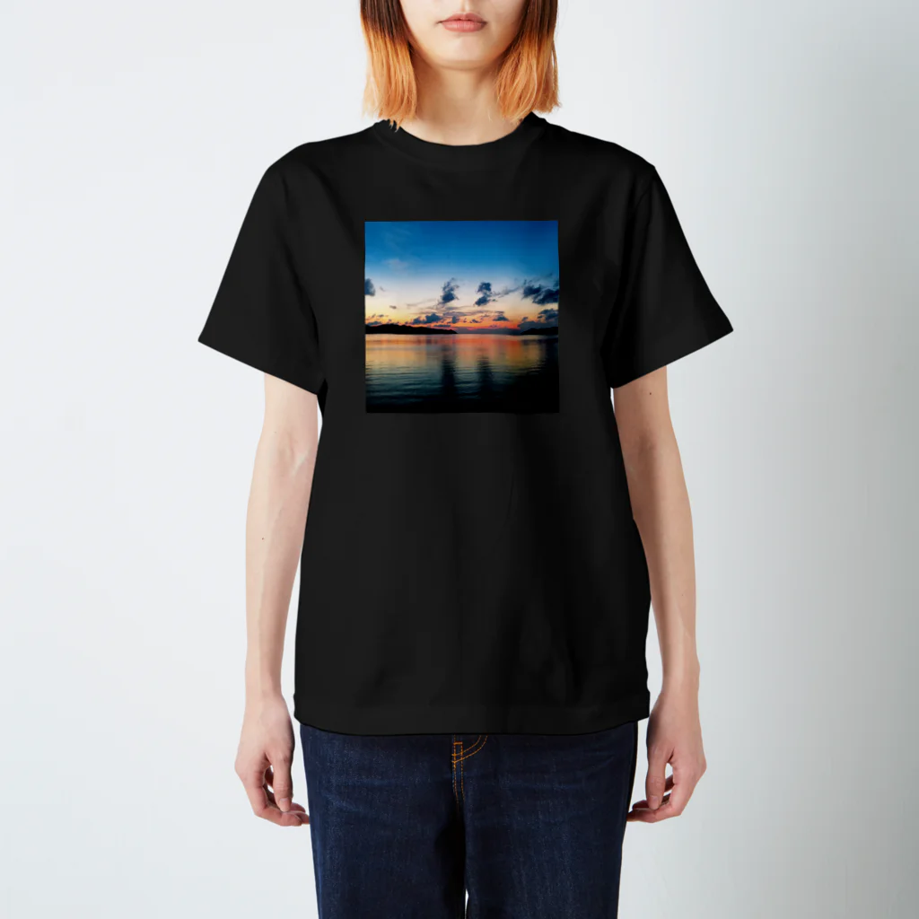 UNIOの奈留島の海_夕暮れ スタンダードTシャツ