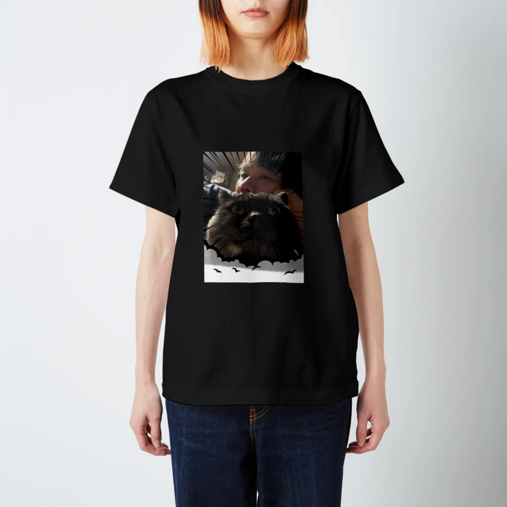 黒猫はちメモリアルの真っ黒なTシャツ 티셔츠