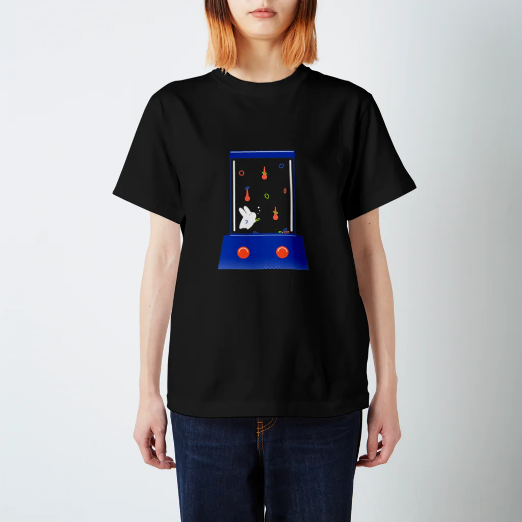 soratoのウォーターゲームにいるうさぎ スタンダードTシャツ