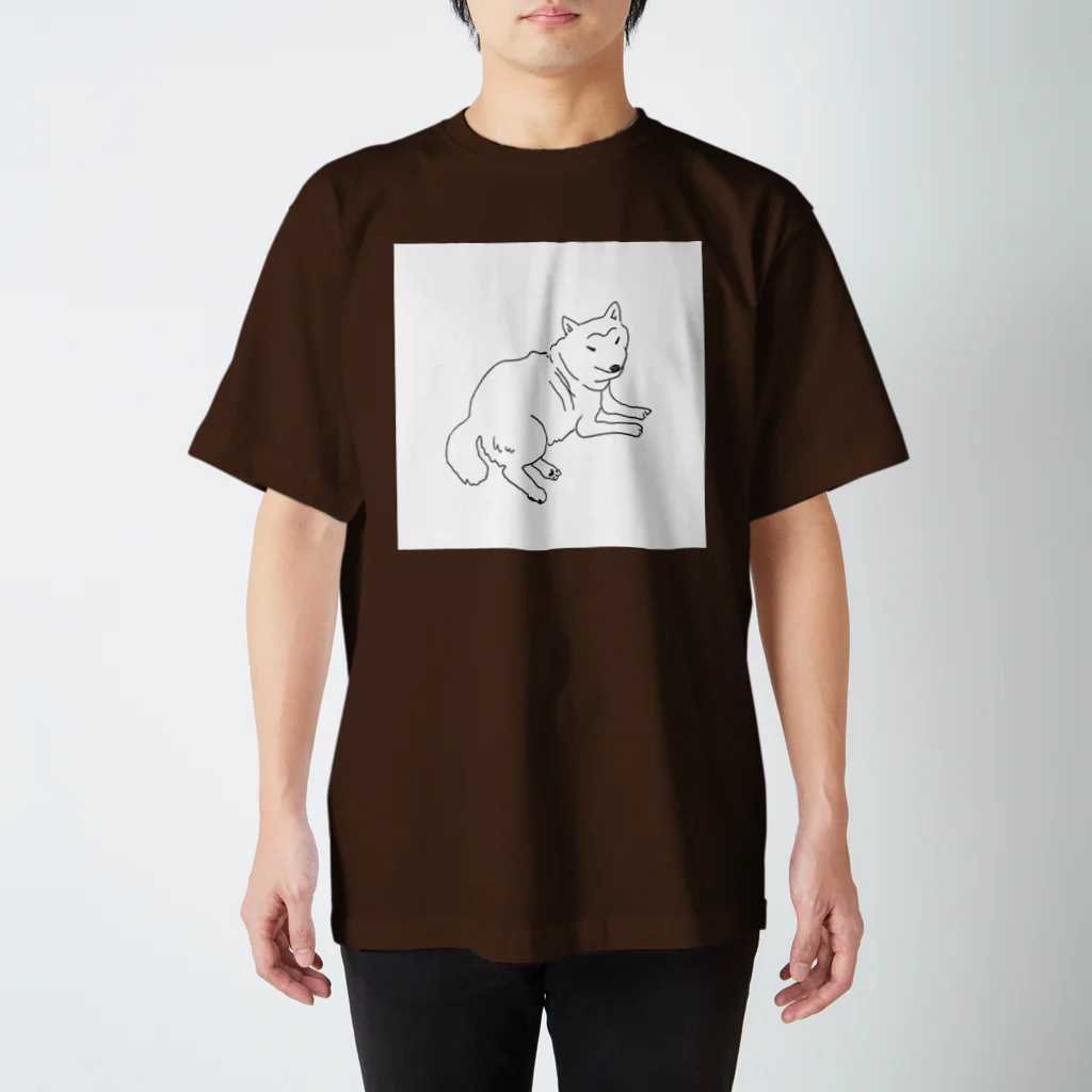 mnuのこっちをみている柴犬 Regular Fit T-Shirt