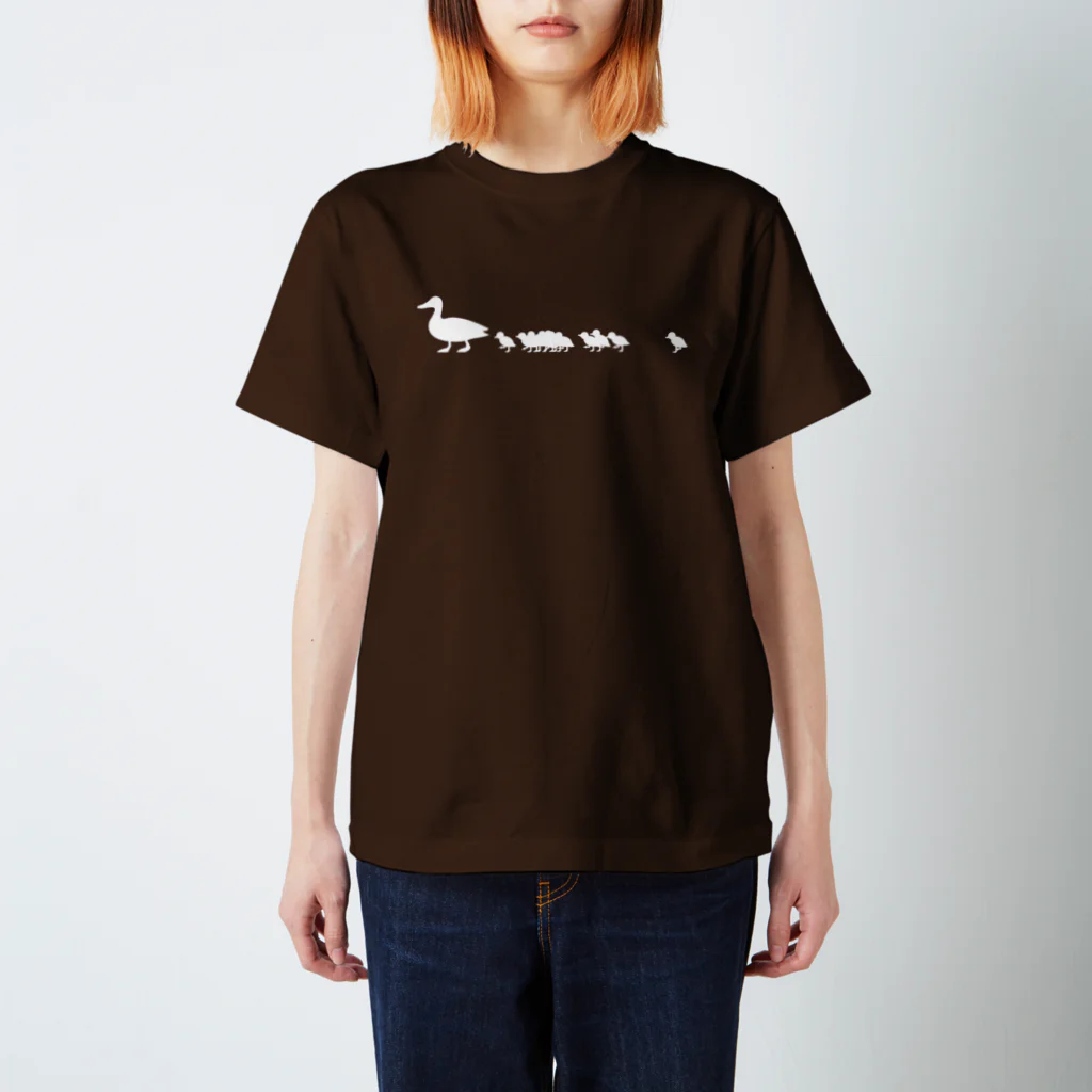 中野ピク氏ショップ SUZURI支店の歩くカルガモの親子 白塗り Regular Fit T-Shirt