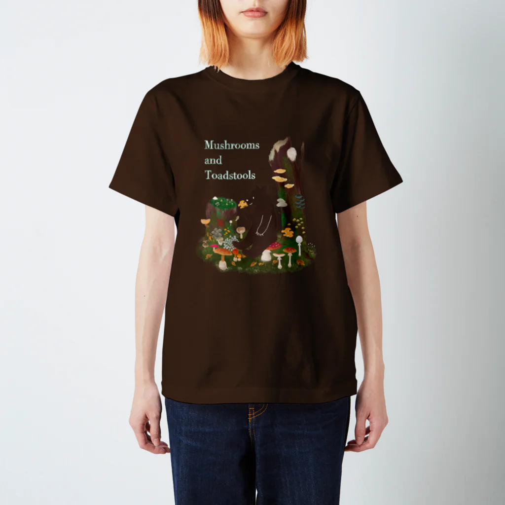 Cafe de Foretのきのことクマ Regular Fit T-Shirt