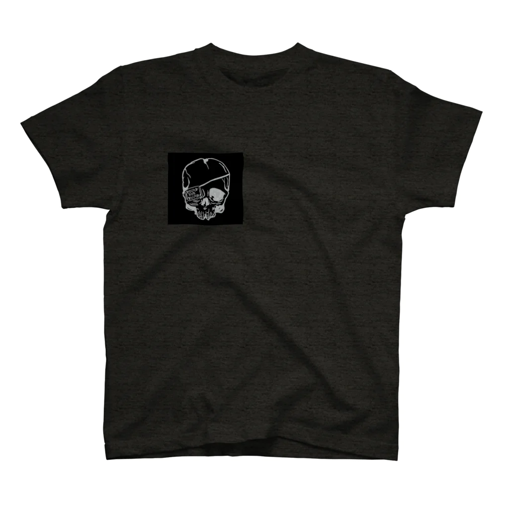 yuyuのBroken Skull black ver Regular Fit T-Shirt