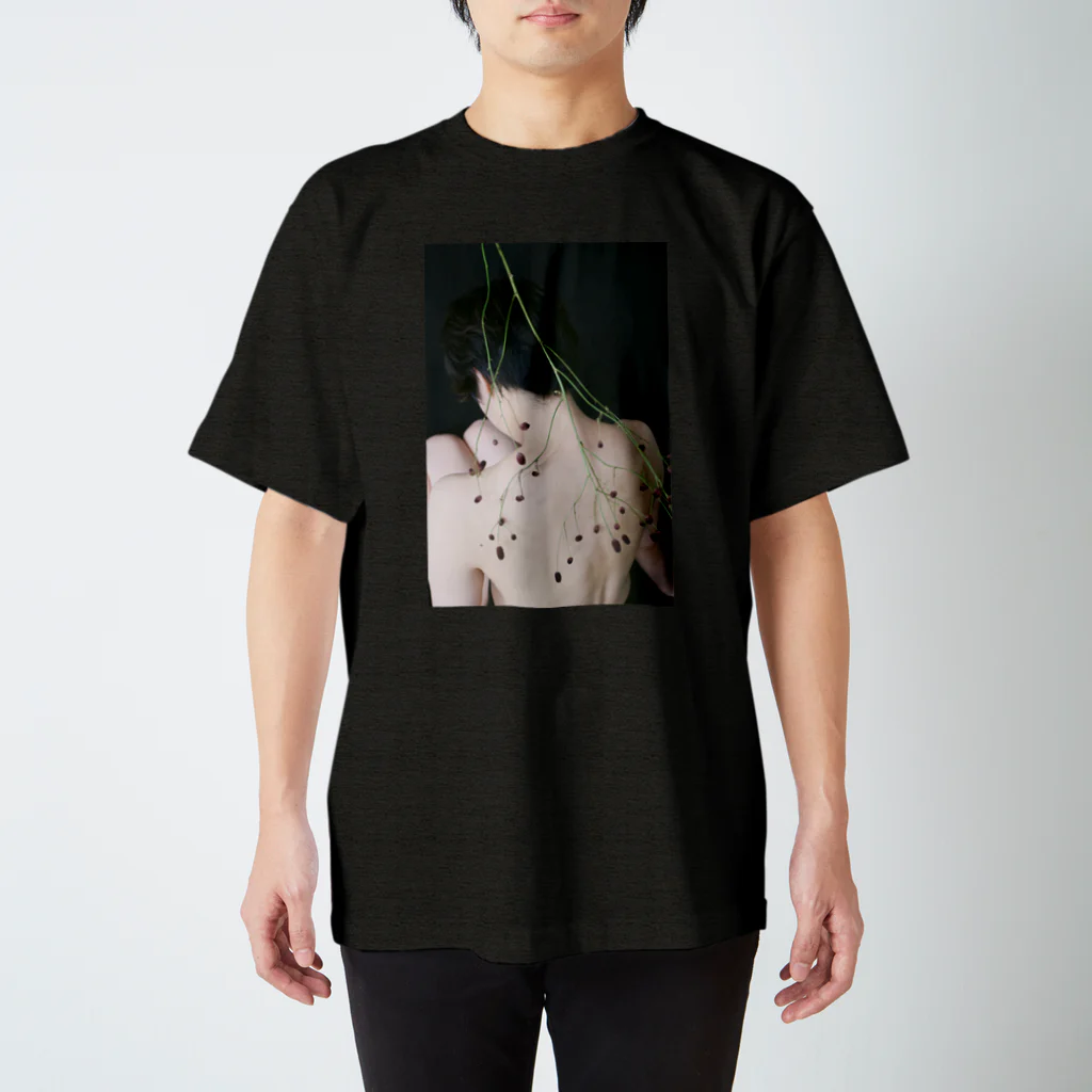 by＿yuzukoの背中と花 Regular Fit T-Shirt