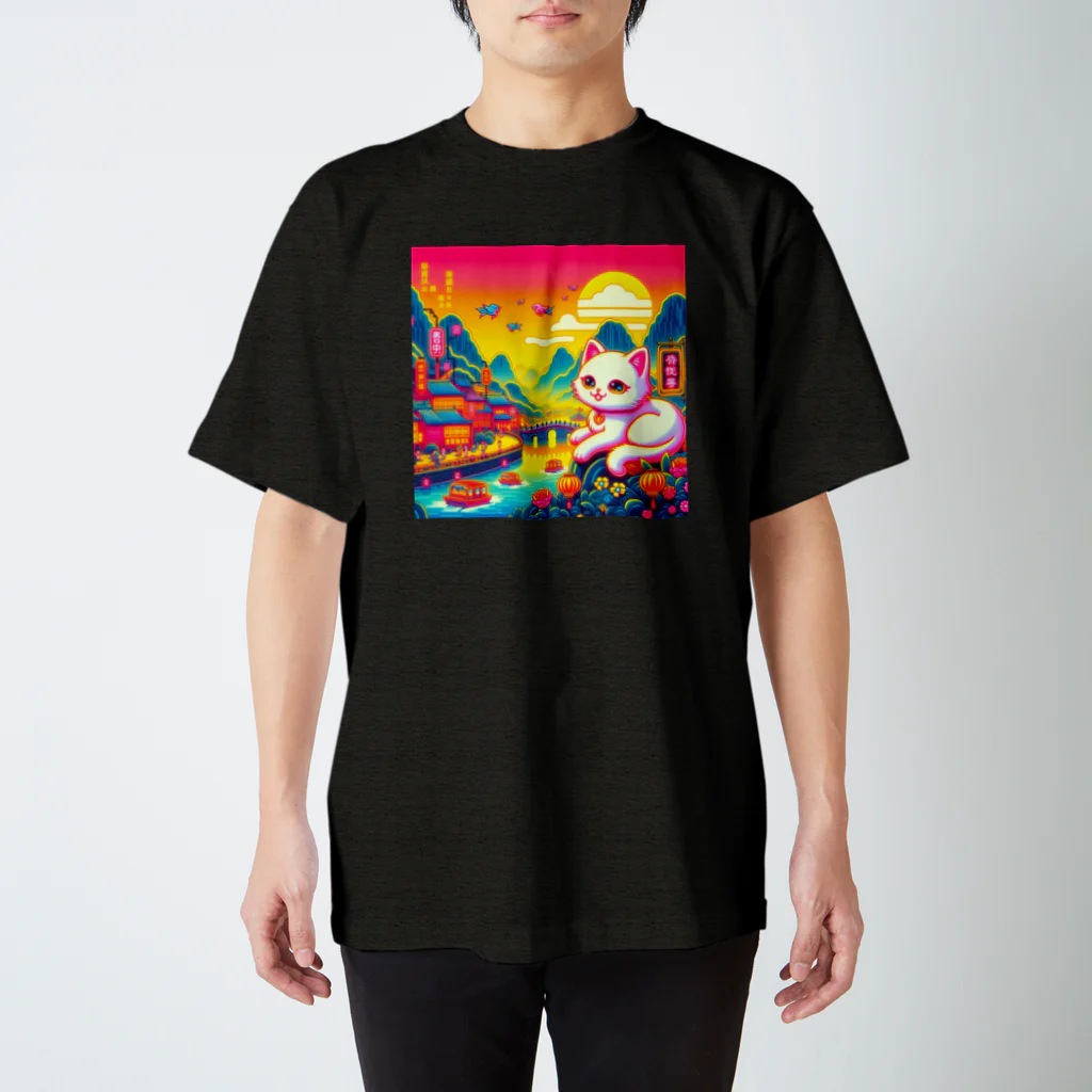 Phakchimintの猫とネオン Regular Fit T-Shirt