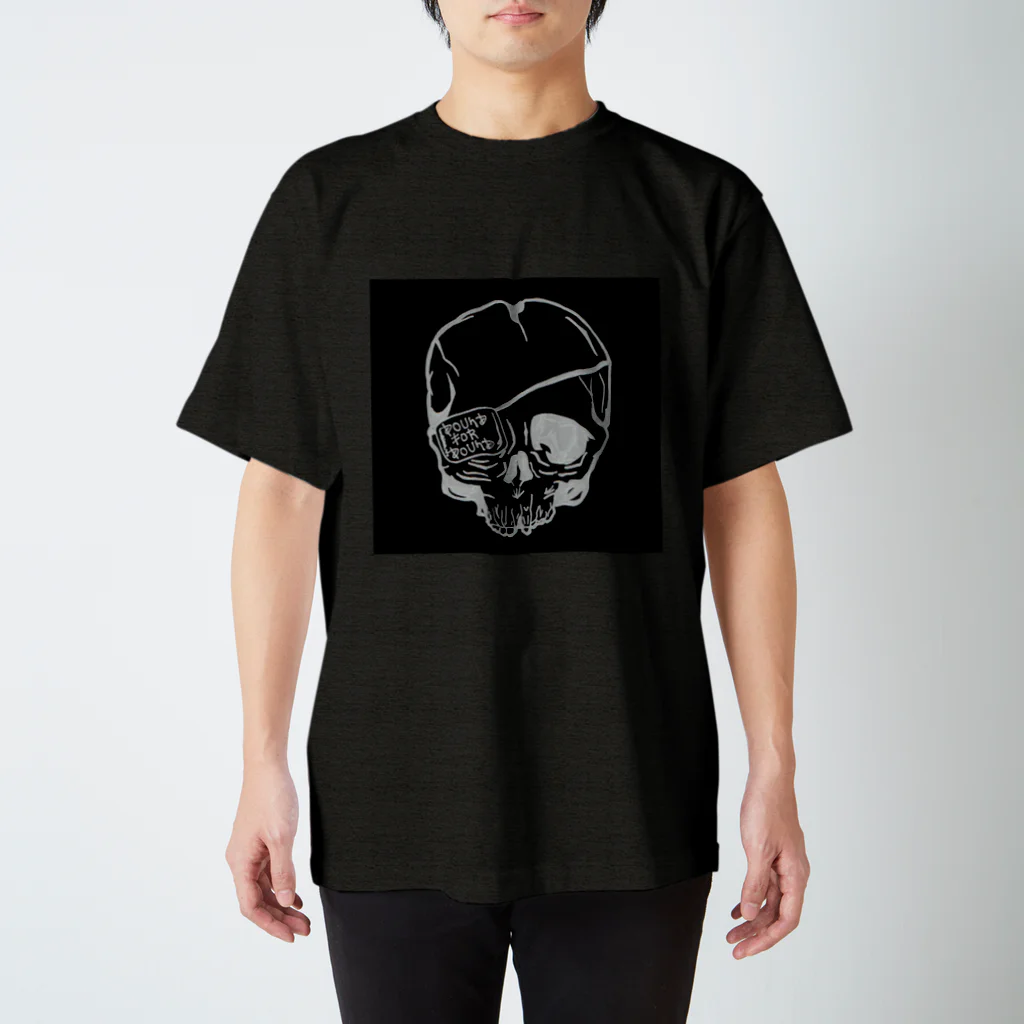 yuyuのBroken Skull black ver Regular Fit T-Shirt