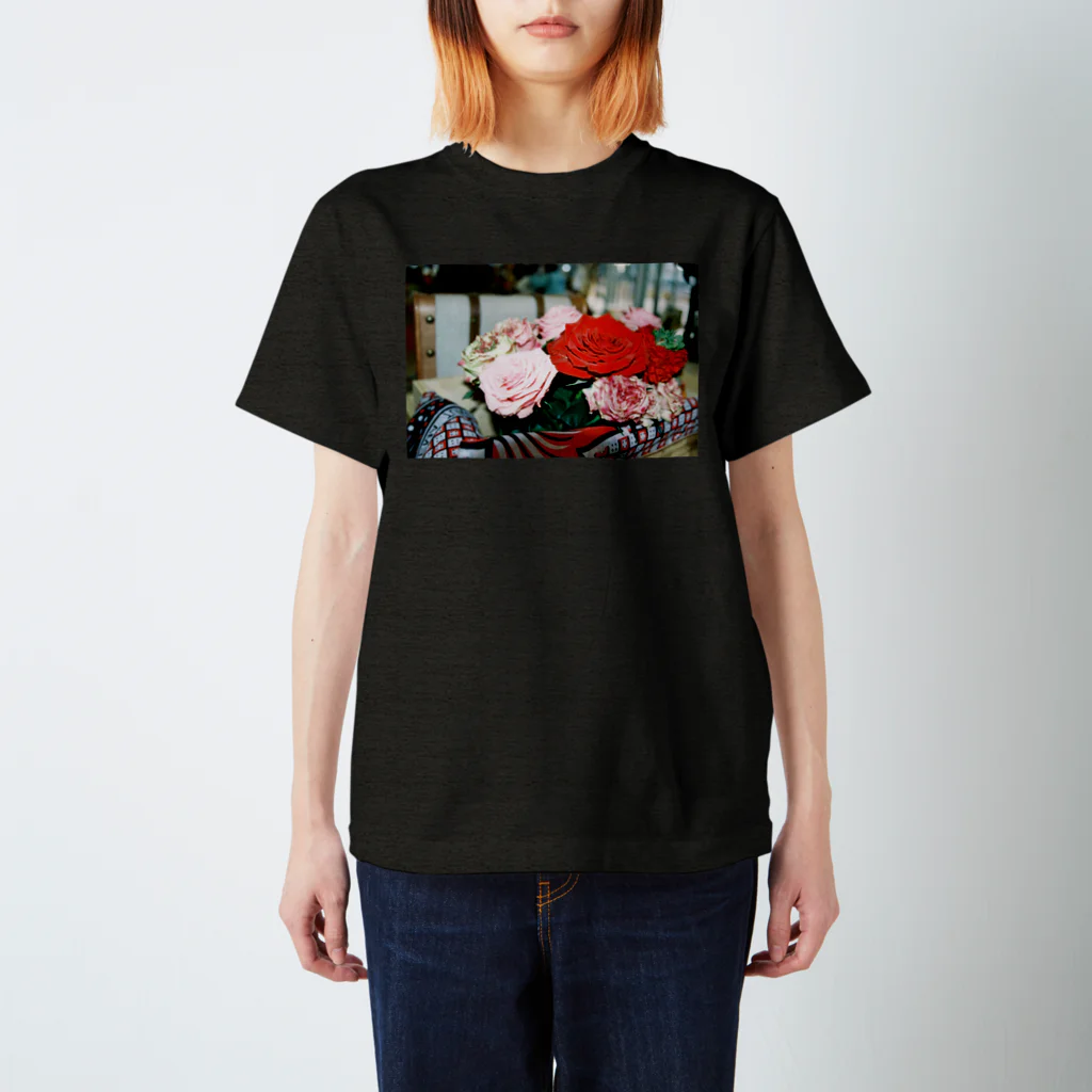 shortcakeの薔薇 Regular Fit T-Shirt