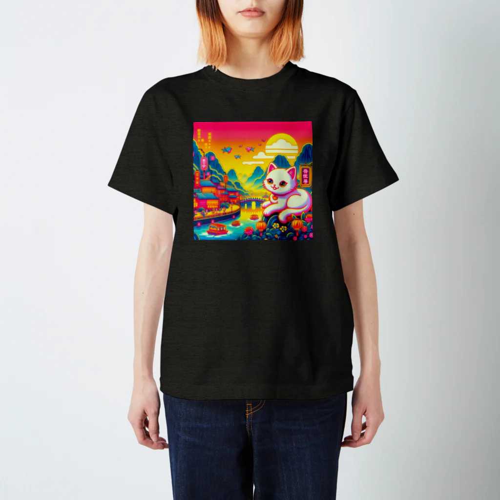 Phakchimintの猫とネオン Regular Fit T-Shirt