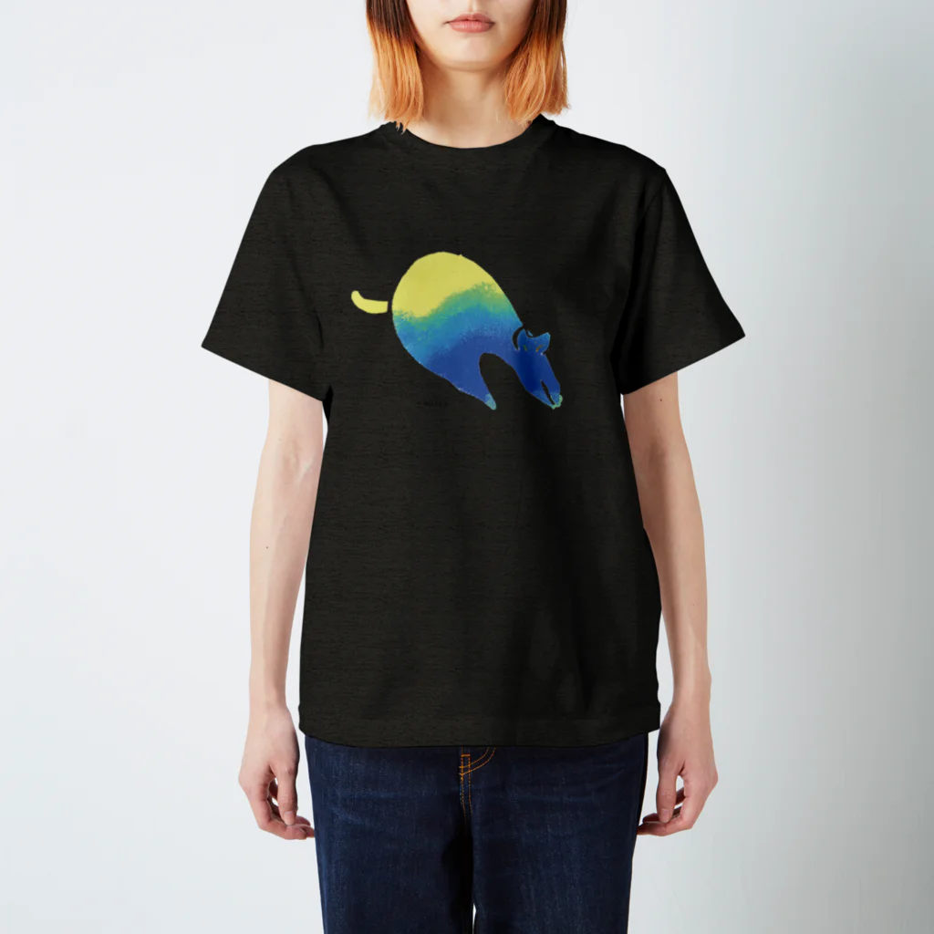 miiyaの三居屋のa piece of animation にじいろの黒ねこ TTTe Regular Fit T-Shirt