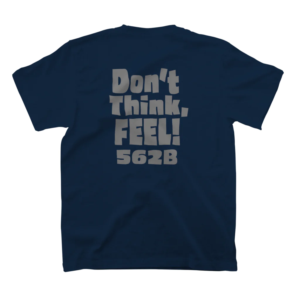 ゴルフバカイラストレーター野村タケオのNOM SHOPのDon't think, FEEL!　バックプリント Regular Fit T-Shirtの裏面