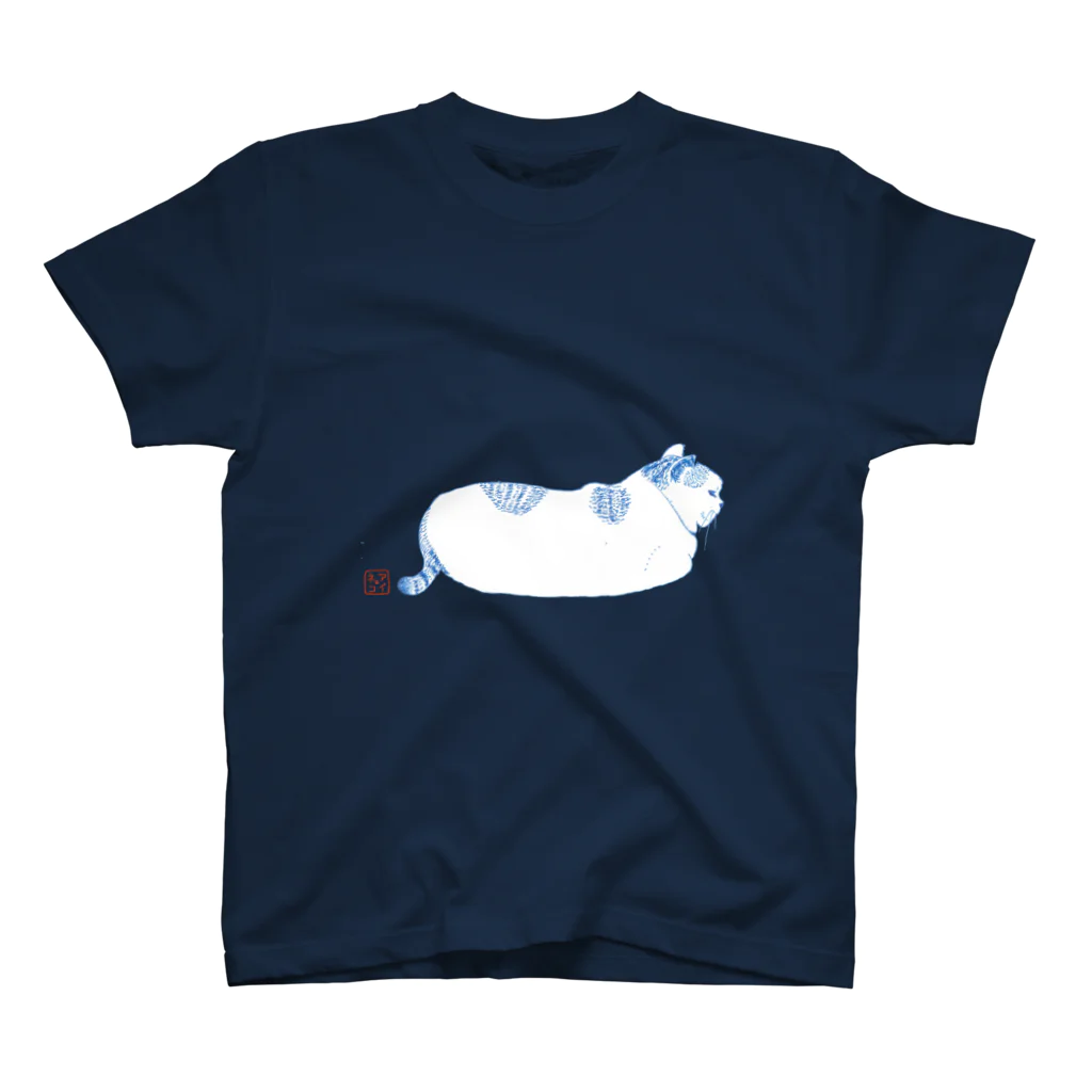 アイネコの歩道に居座るネコ Regular Fit T-Shirt