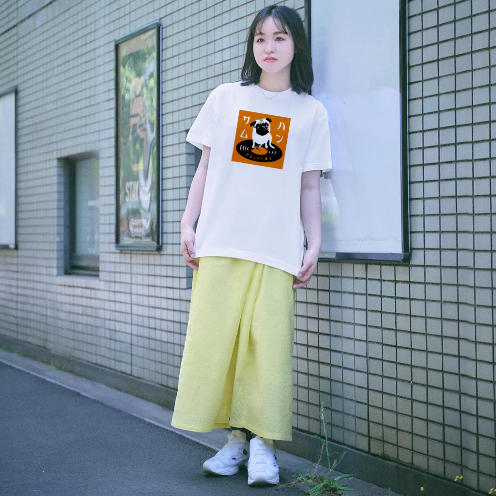 ハンサムレコーズ（湘南レコーズ）のハンサムレコードロゴ（黄色） Regular Fit T-Shirt