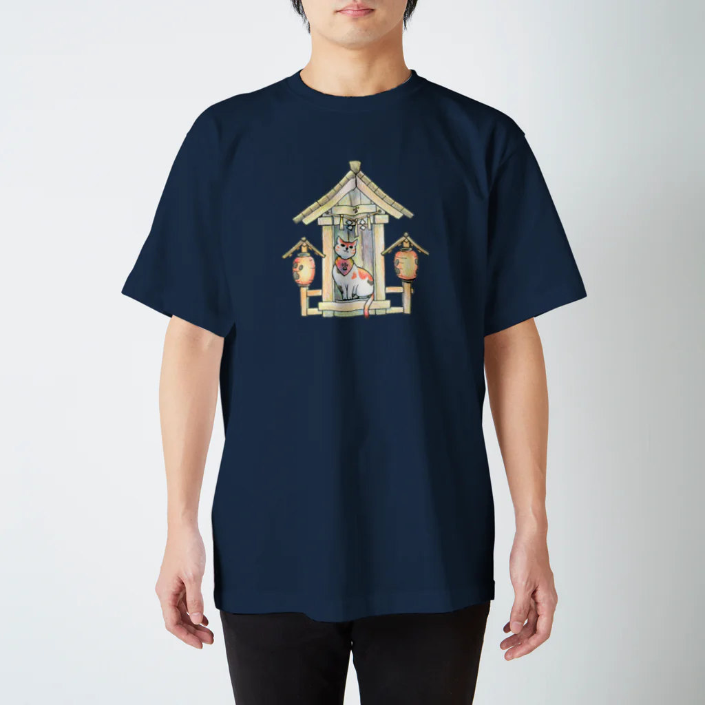 猫神神社の社と守り猫 スタンダードTシャツ