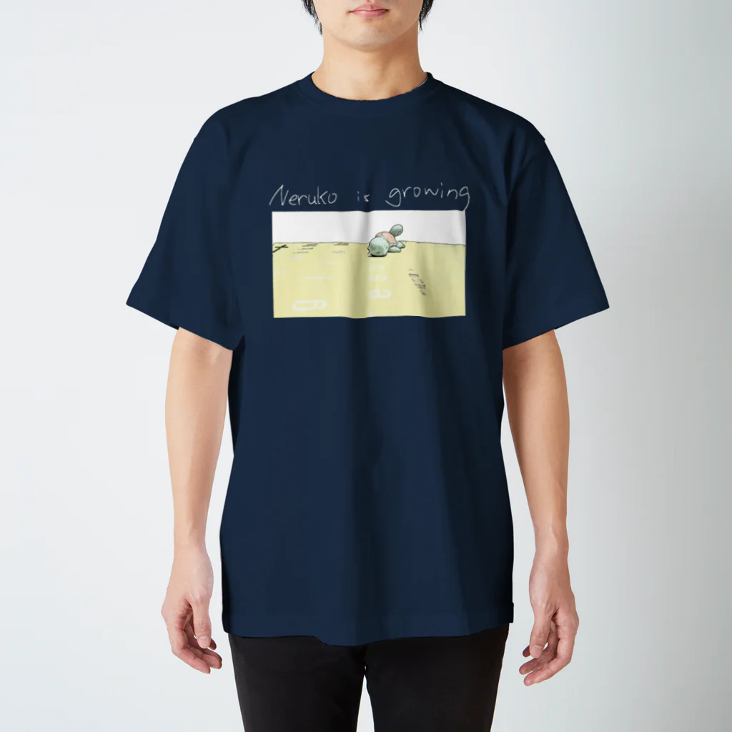 グリーンピース君の自由帳ショップの寝る子is育つ Regular Fit T-Shirt