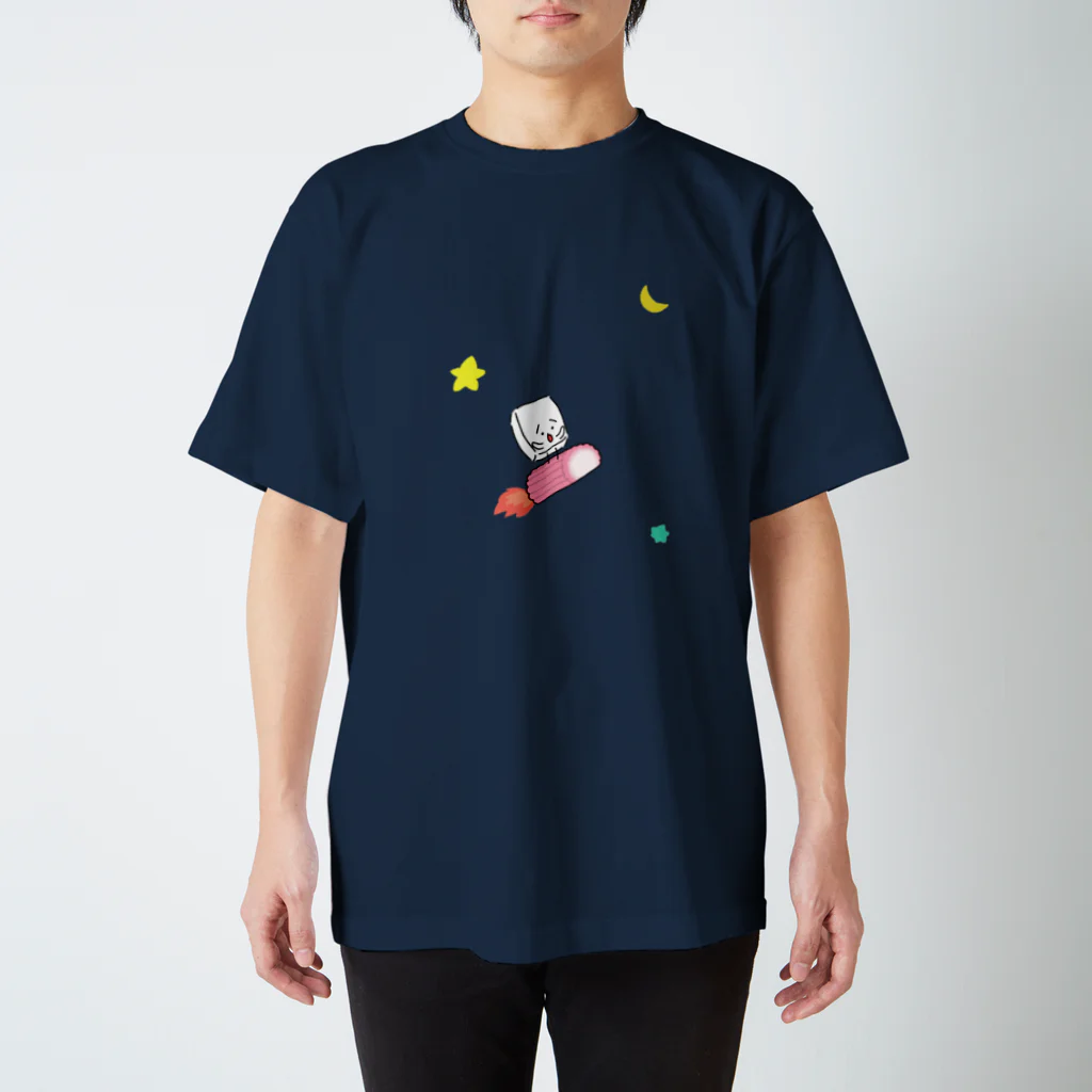 おとうふくんのすあまロケットに乗ってどこまでも進むおとうふくん(夜空なし) スタンダードTシャツ