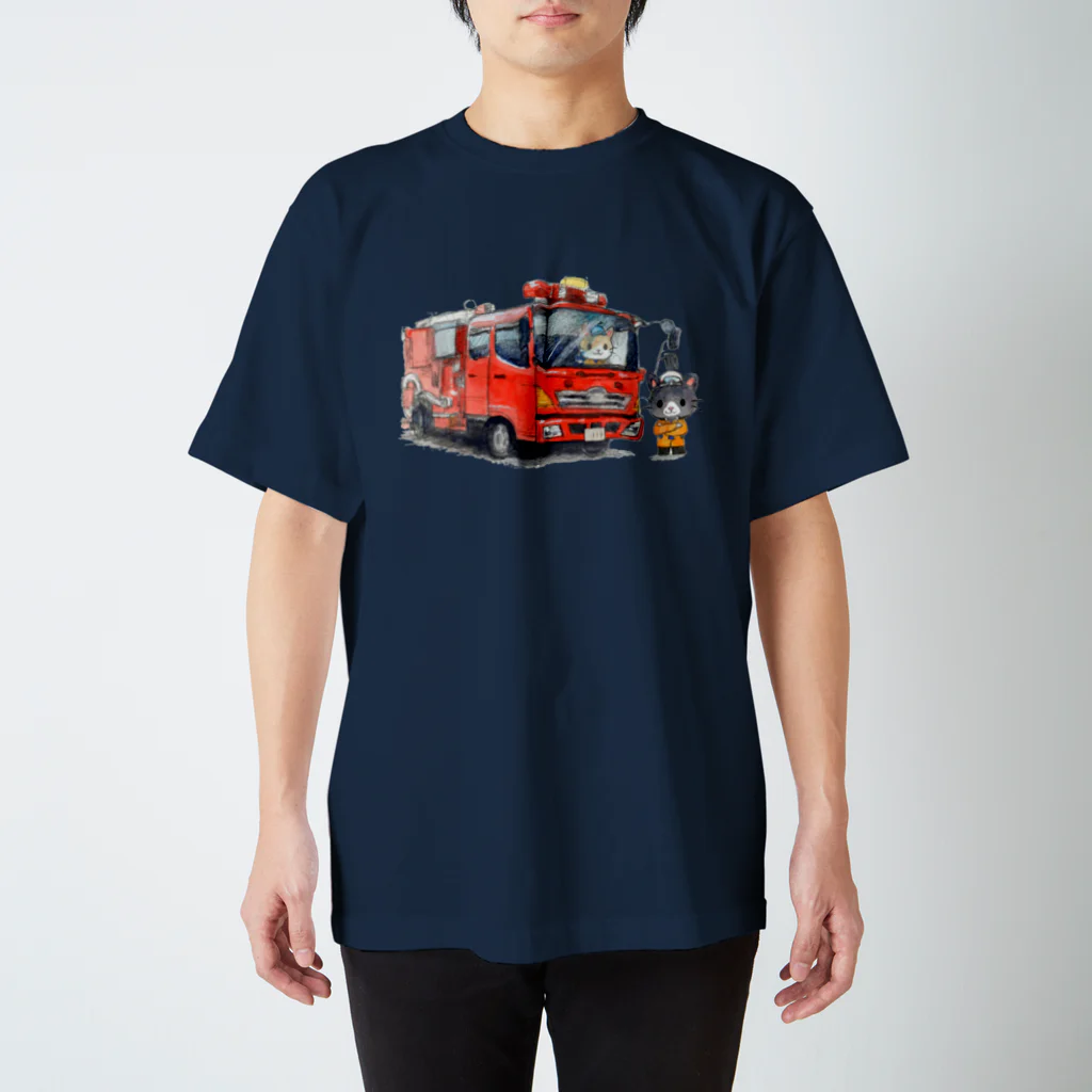 消防 と ねこちゃんの消防車とレスキューにゃんこ スタンダードTシャツ