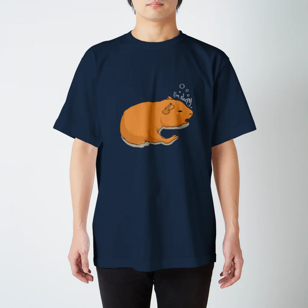 Lichtmuhleの眠いモルモット スタンダードTシャツ