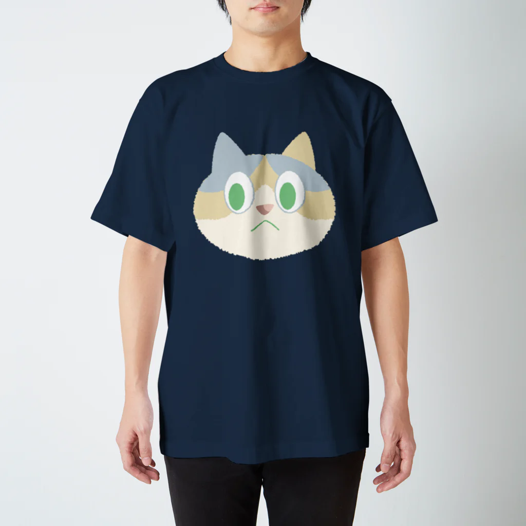 neuneunet.shopの人を見下す三毛キャット Regular Fit T-Shirt