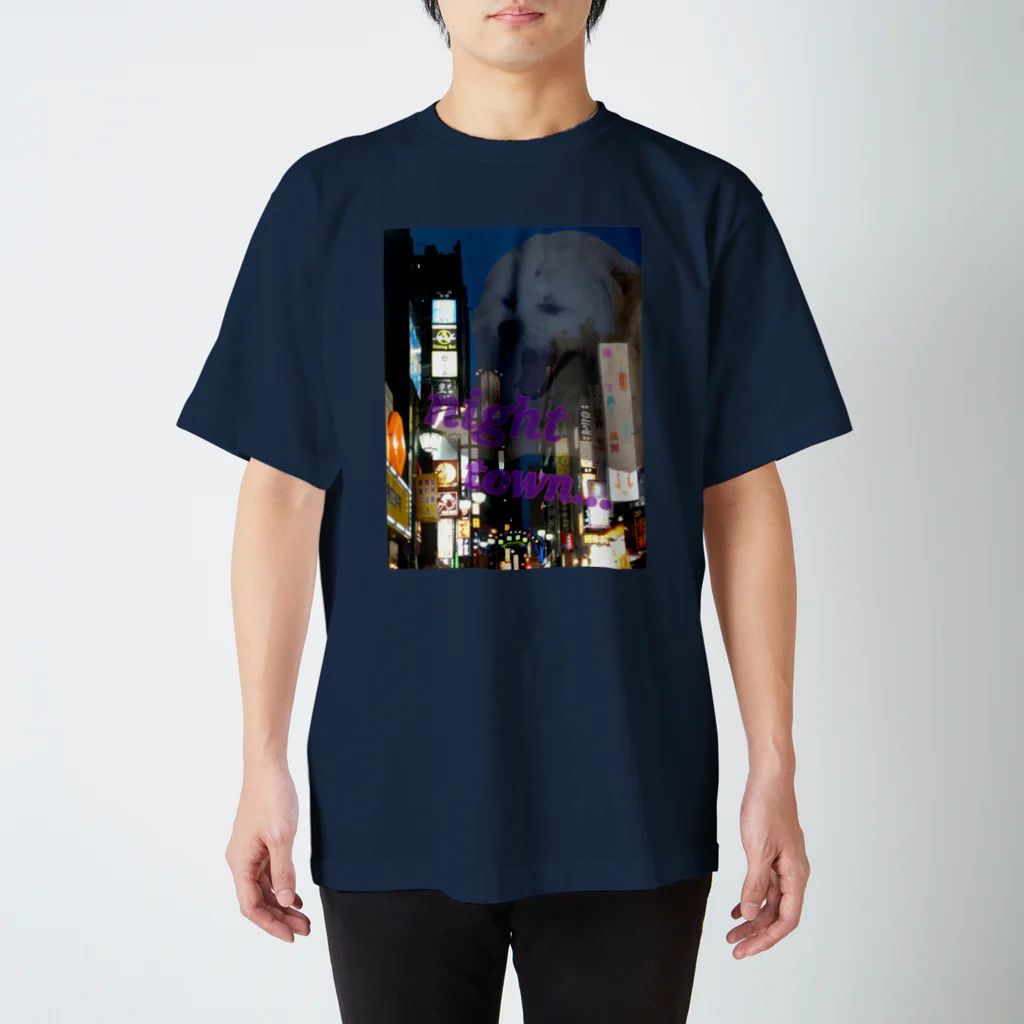 嶺音サラのショップのnight town… Regular Fit T-Shirt