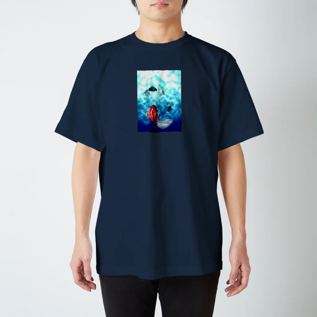 すずめの雑貨屋さんの涼しい金魚の水槽 Regular Fit T-Shirt