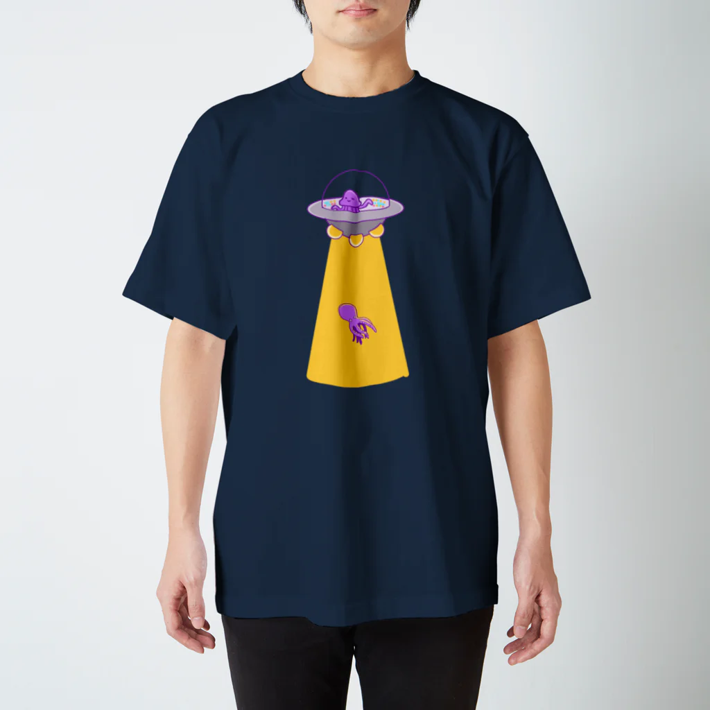 yumyumcommuneの仲間だと思われて宇宙人に連れ去られるタコ Regular Fit T-Shirt