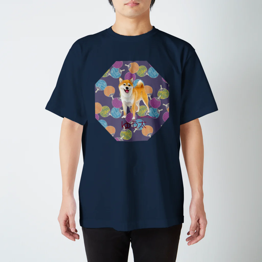 Atelier-Queueのゆう太くん（うちわ） スタンダードTシャツ