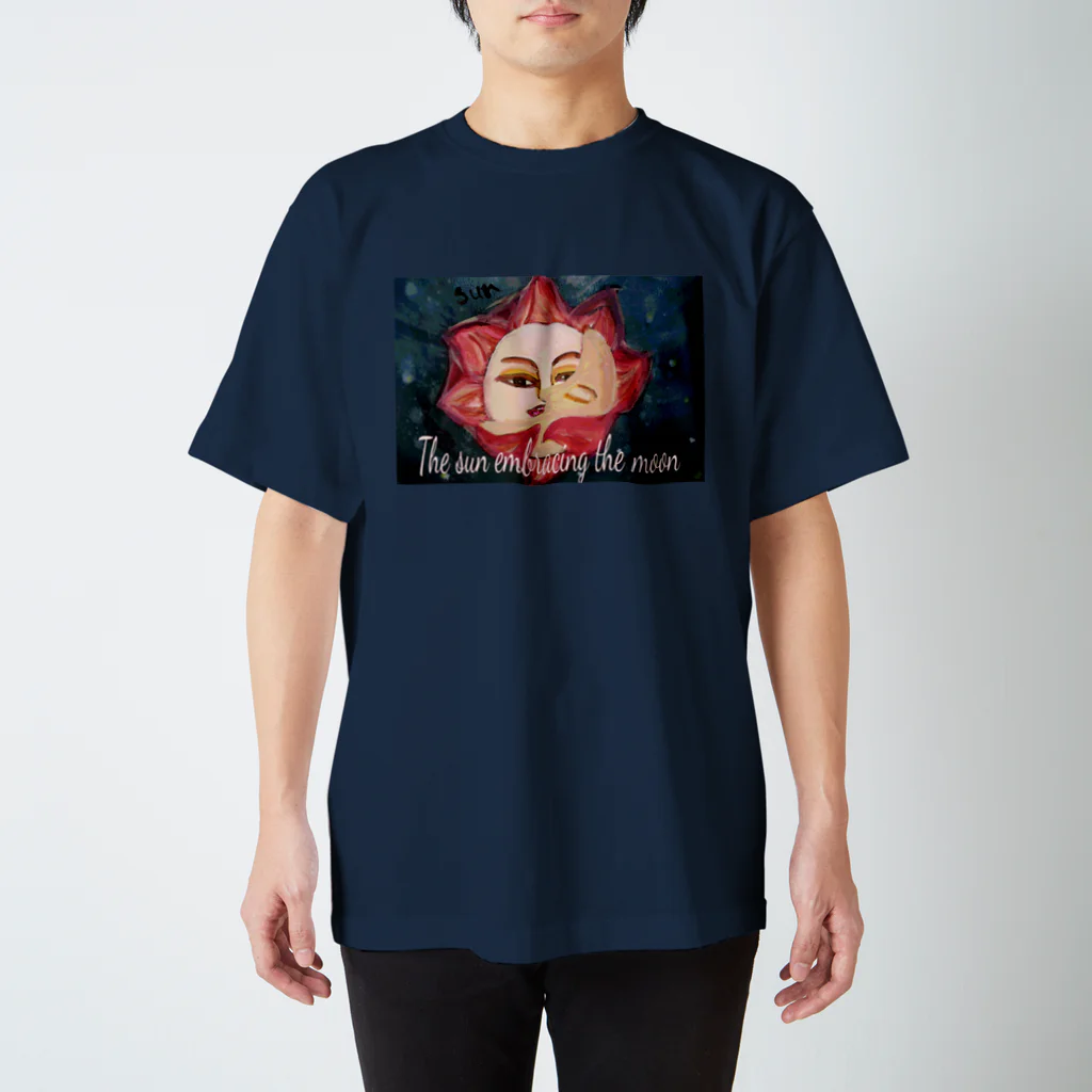水彩屋の月を抱く太陽 Regular Fit T-Shirt
