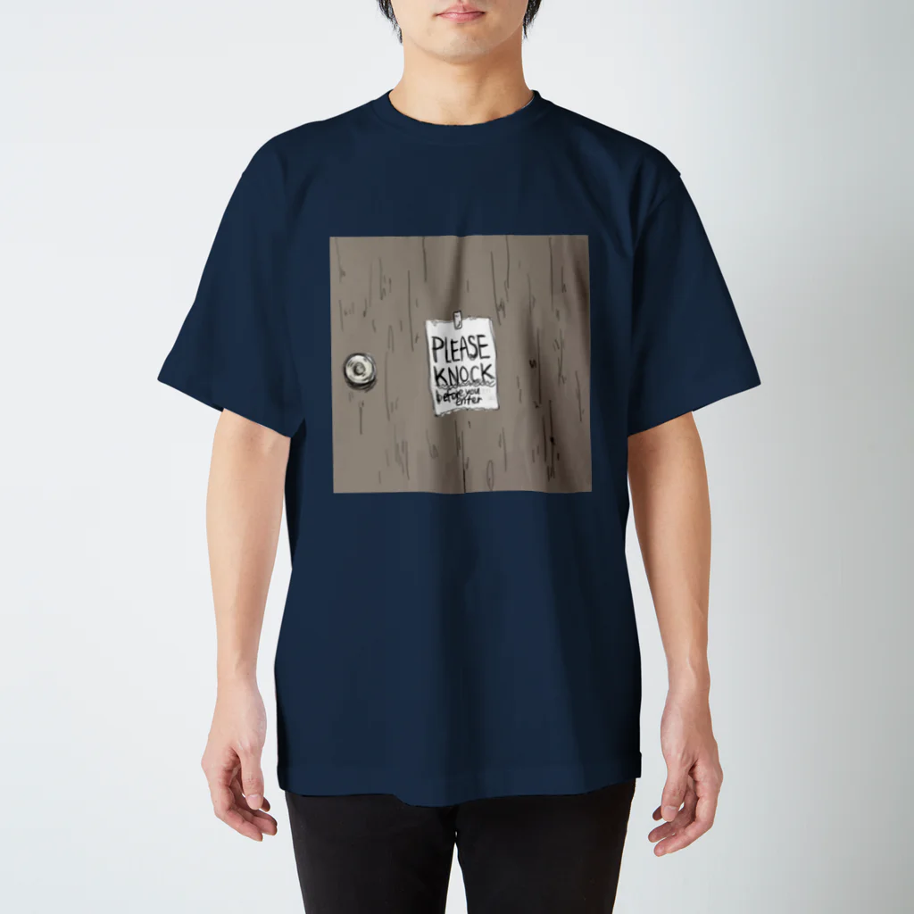 chikoro2525のドアをノックをしてから入ってください Regular Fit T-Shirt