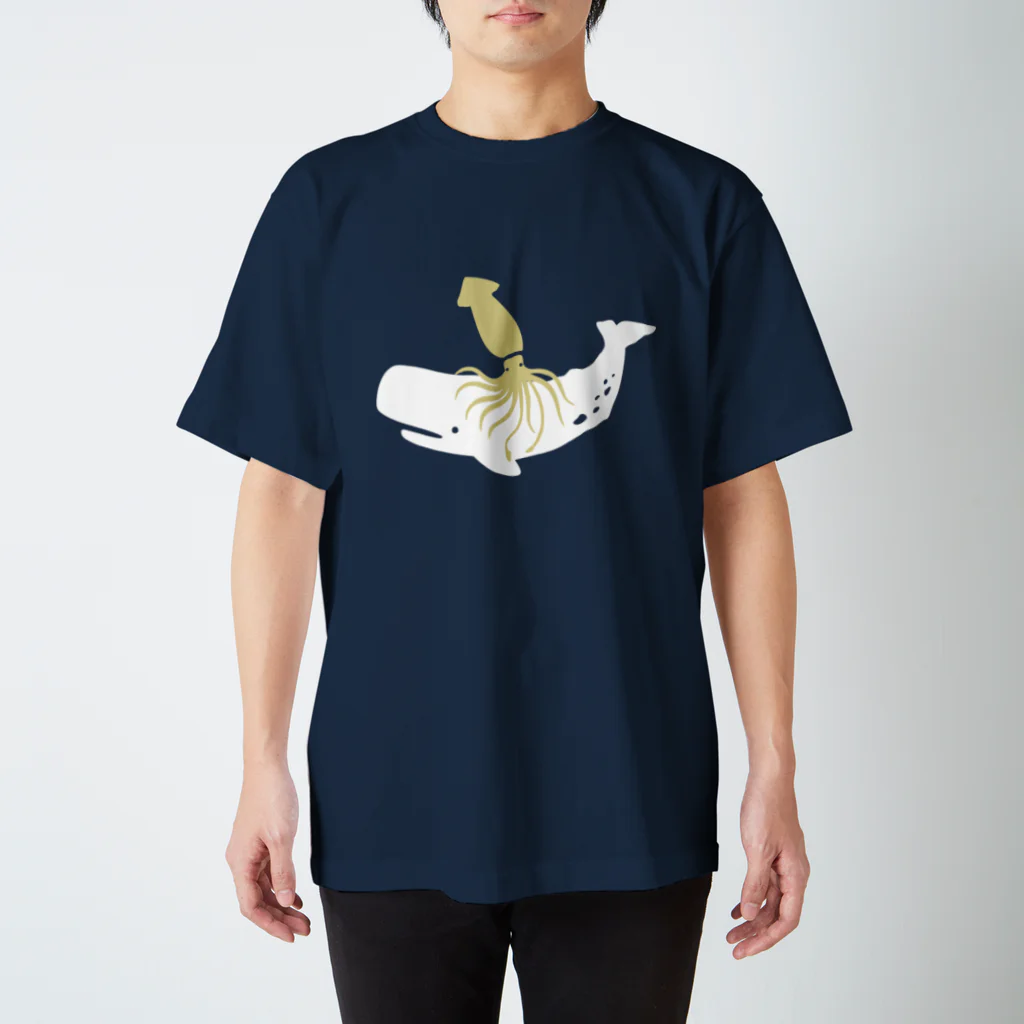 ドコドコ研究所のマッコウクジラとダイオウイカ（濃色） スタンダードTシャツ