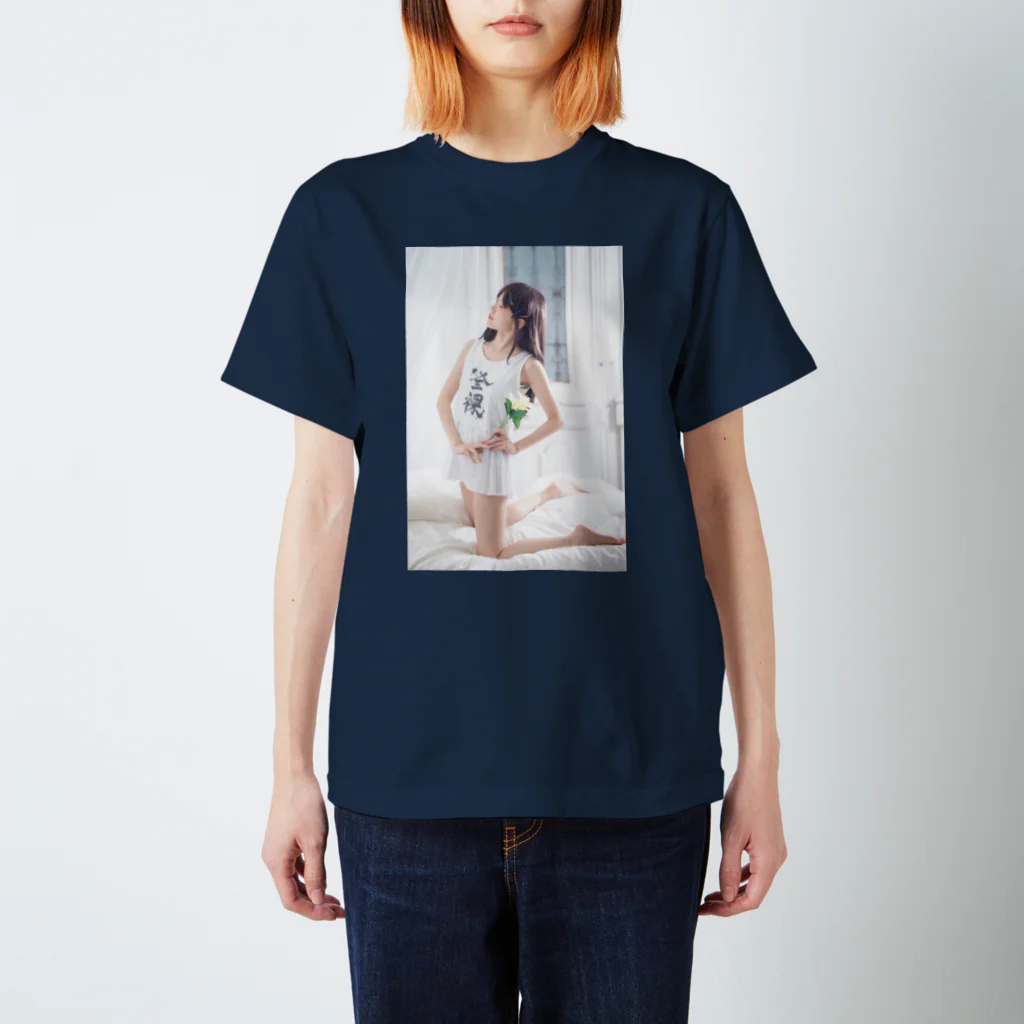 ネタのタネの全裸少女Tシャツ（flower） Regular Fit T-Shirt