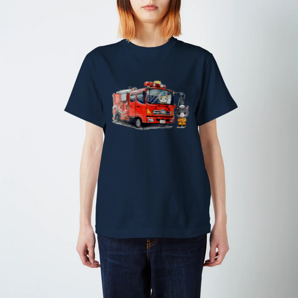 消防 と ねこちゃんの消防車とレスキューにゃんこ Regular Fit T-Shirt