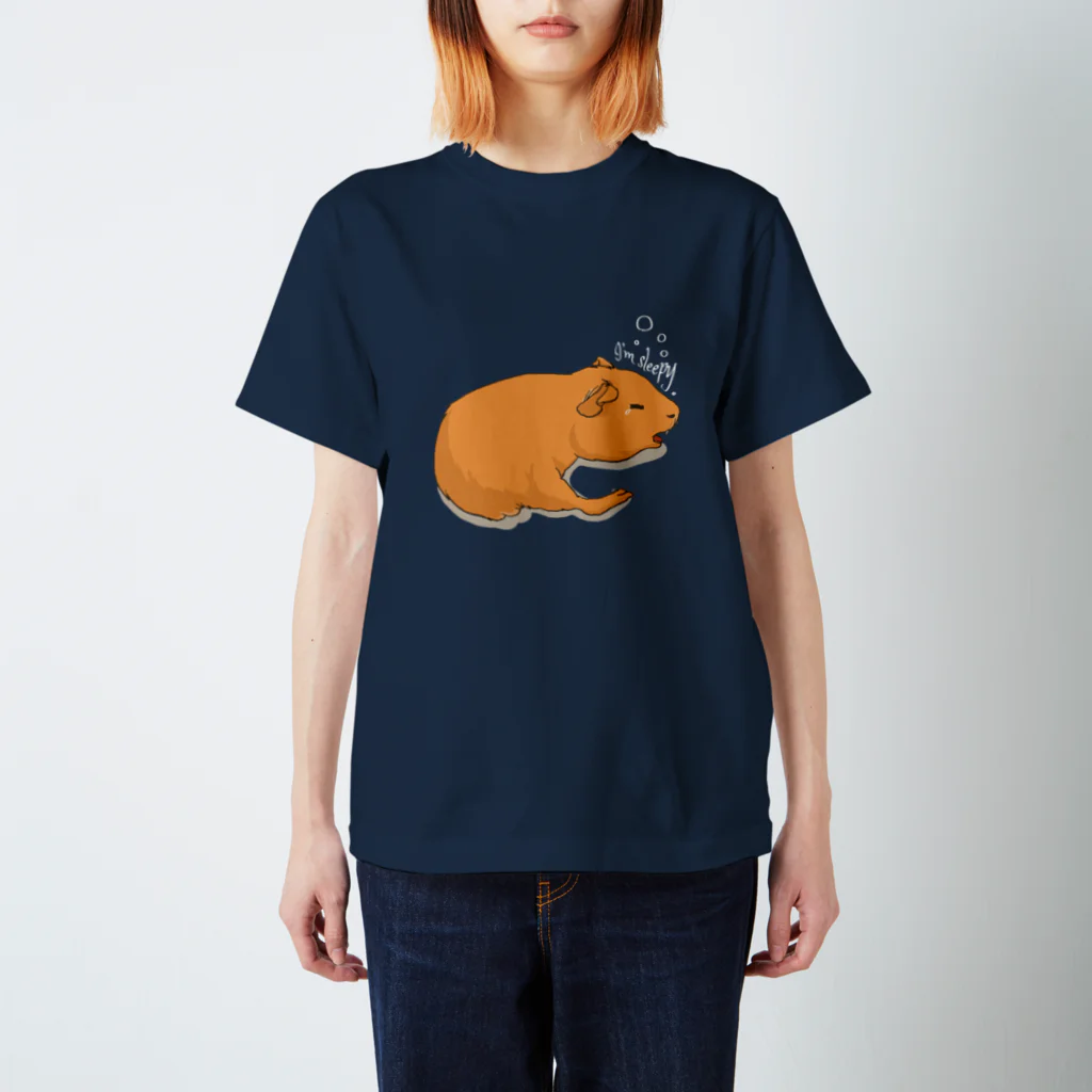 Lichtmuhleの眠いモルモット スタンダードTシャツ