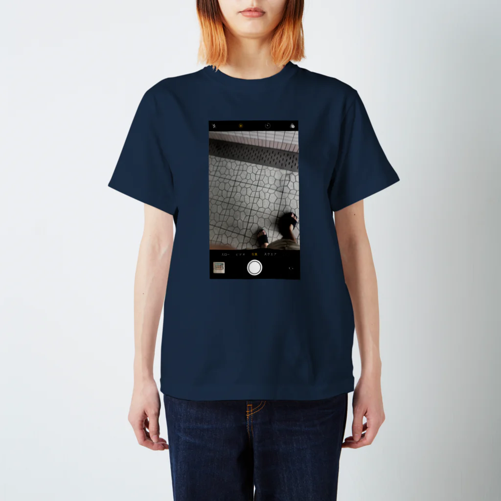 どうぶつだいすきの写真、足元 Regular Fit T-Shirt