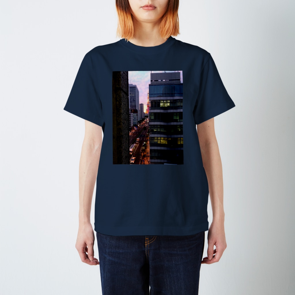 uicheのtower of tokyo Regular Fit T-Shirt