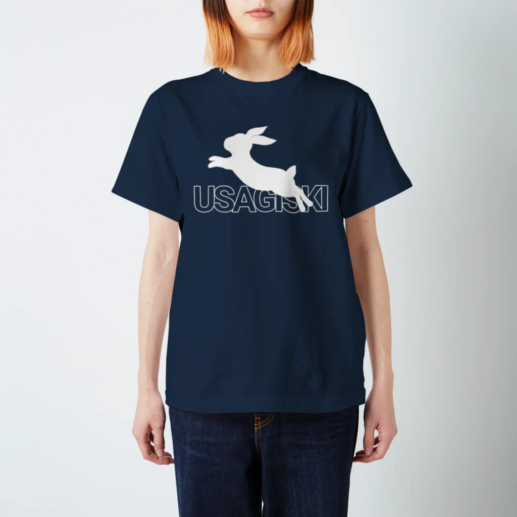 【USAGISKI】(ウサギスキー)のUSAGISKI白ロゴTシャツ Regular Fit T-Shirt