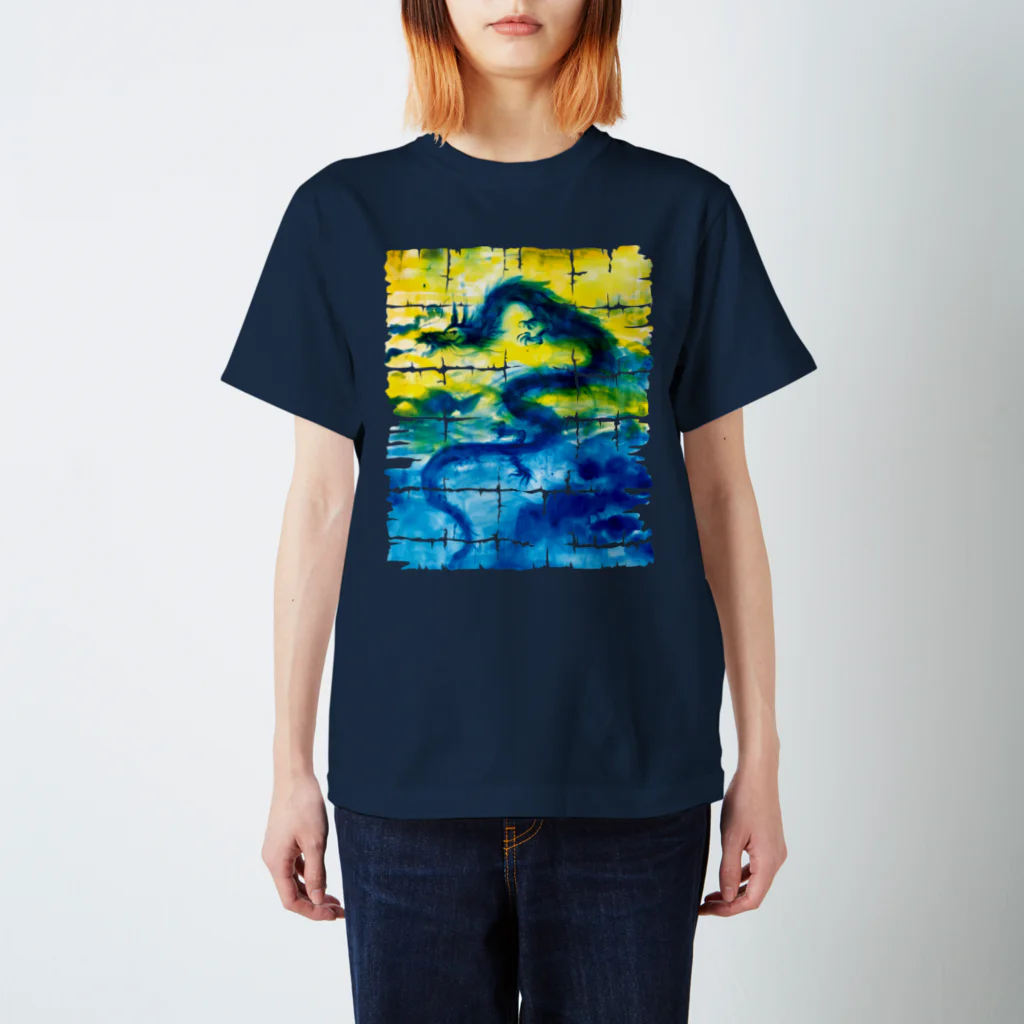 COULEUR PECOE（クルールペコ）の幸せの龍 Regular Fit T-Shirt