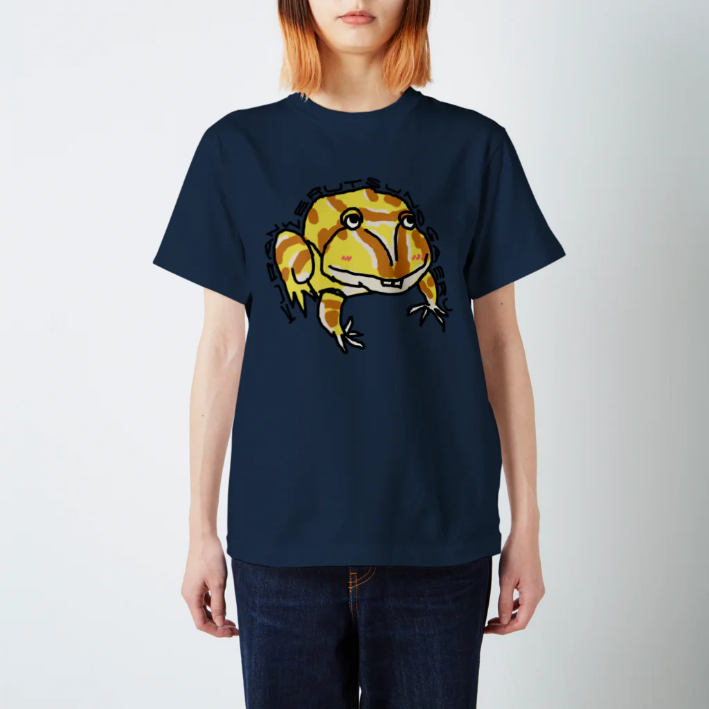 かわいいMAEBAの店の前歯がかわいいクランウェルツノガエル Regular Fit T-Shirt