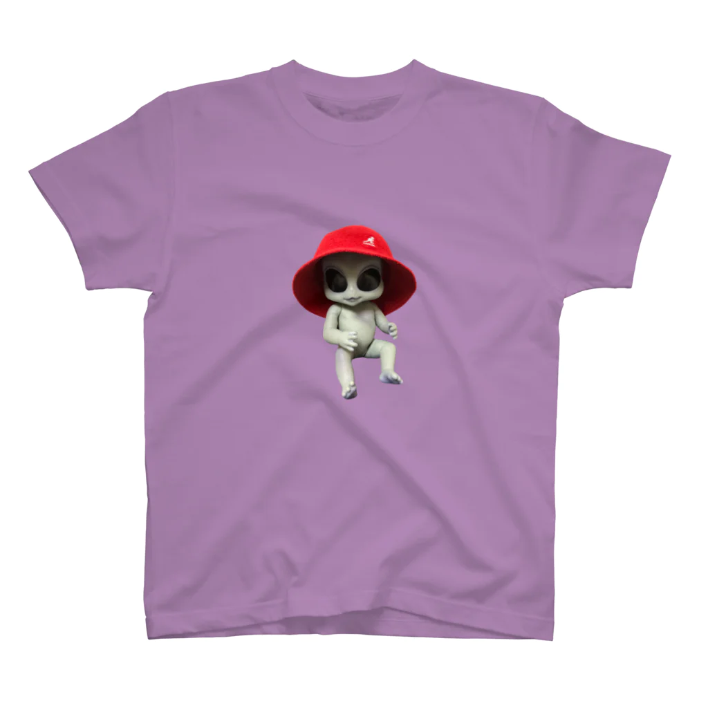 MEEBEE a.k.a KAZUHIRO ABOのMEEBEE is an alien. スタンダードTシャツ