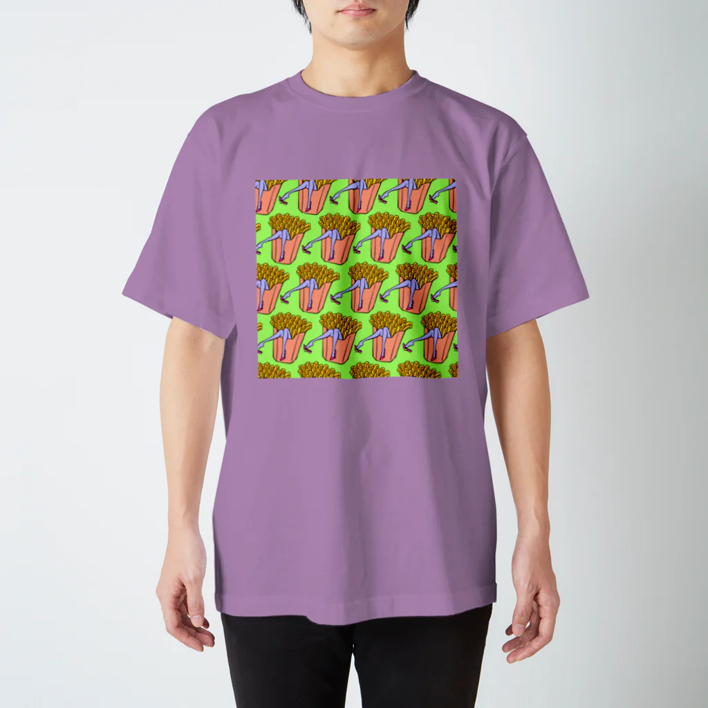 Mieko_Kawasakiの魅惑のフライドポテト🍟　GULTY PLEASURE FRENCH FRIES GREEN Regular Fit T-Shirt