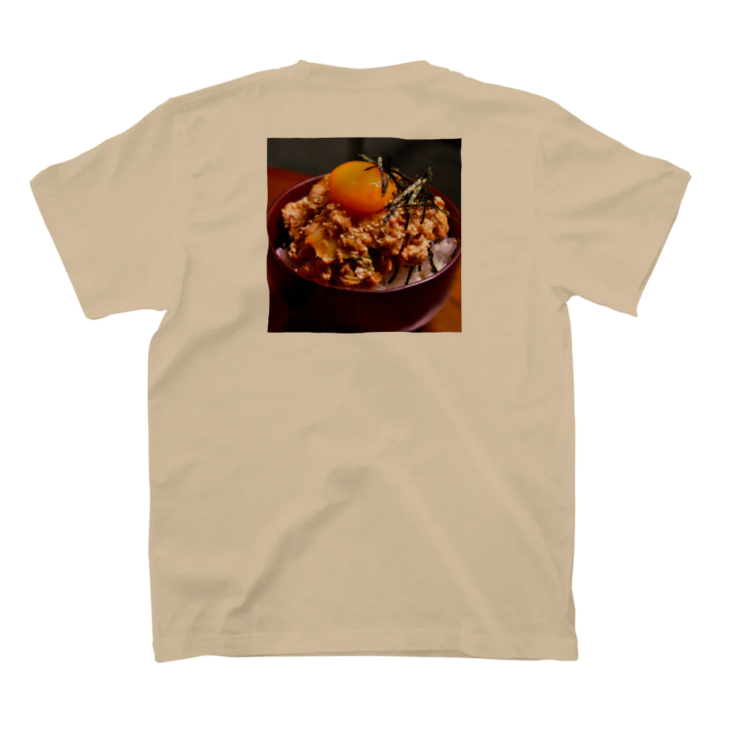 MASSAMAN&Co.のツナキムチ丼 Regular Fit T-Shirtの裏面