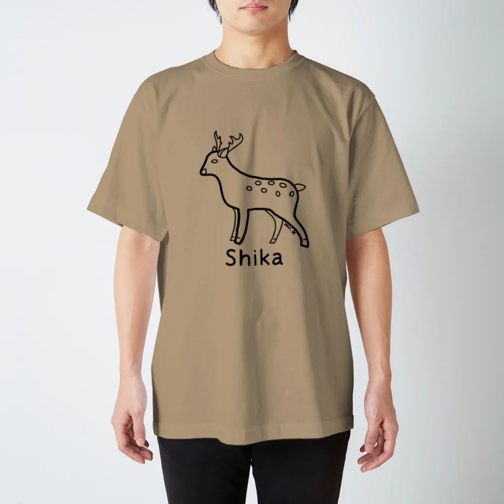 MrKShirtsのShika (シカ) 黒デザイン Regular Fit T-Shirt