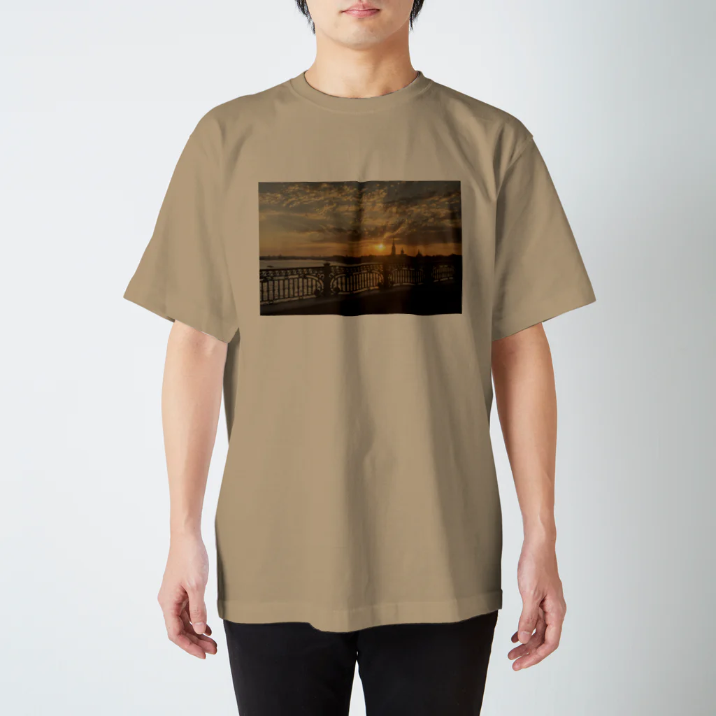 14ひきの刺身の白夜の終わりの夕暮れ スタンダードTシャツ