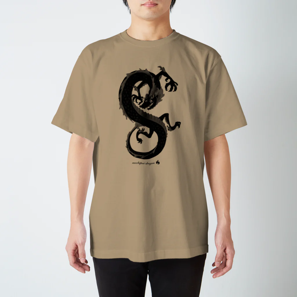 モチポイショップのmochipoi黒龍 Regular Fit T-Shirt