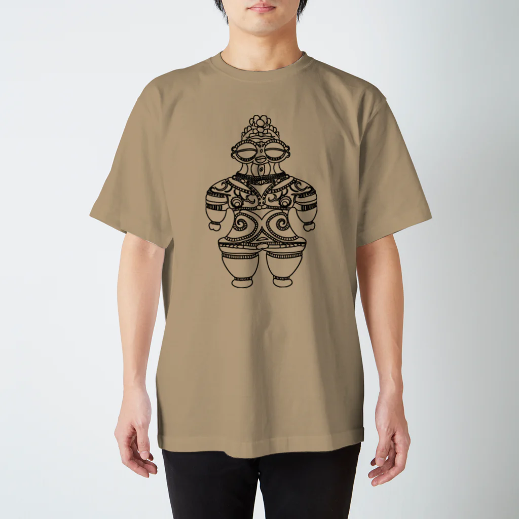 神話の旅人の遮光器土偶　黒 （前姿）  Regular Fit T-Shirt