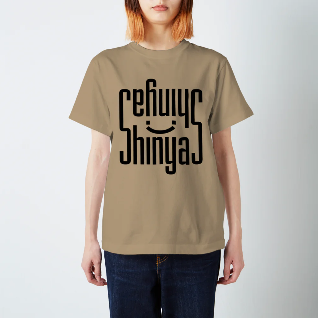 なんちゃら動物園＆外出るのめんどくさいのシンヤTシャツ Regular Fit T-Shirt