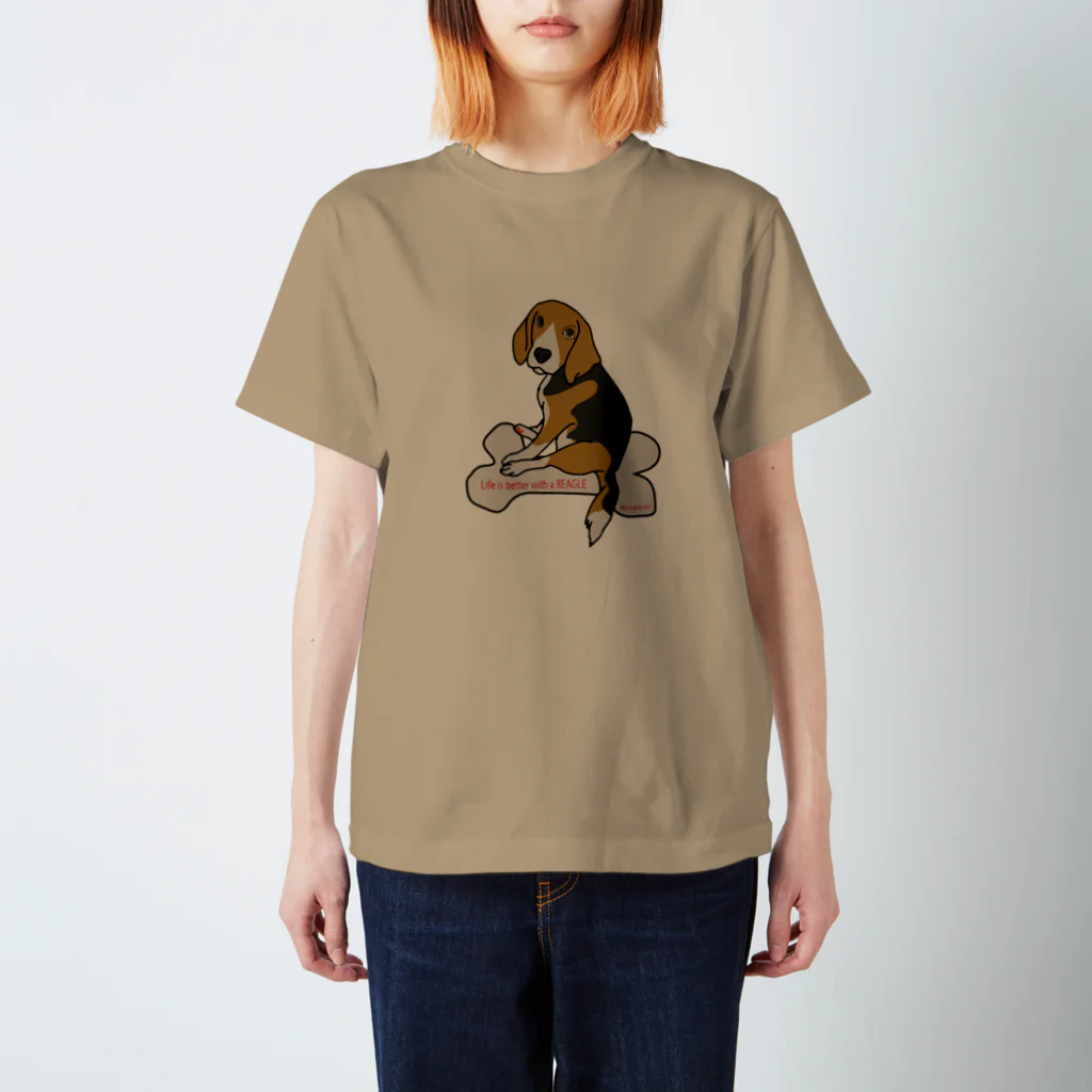 beagle meter the shopのLife is better with a BEAGLE　(トライカラー) Regular Fit T-Shirt